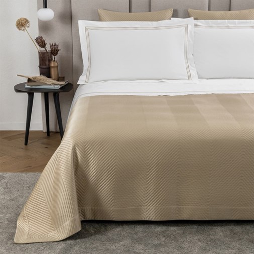 Luxury Herringbone Bedspread (Savage Beige)